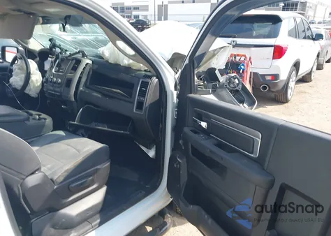 2022 Ram 1500 Classic Tradesman 4X2 8' Box z USA, uszkodzony, nr VIN 3C6JR6DT4NG239661